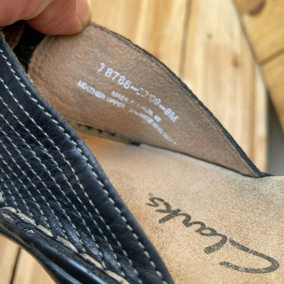 Clarks Black Sandals with Chunky Sole and Woven Straps - Picture 5 of 5